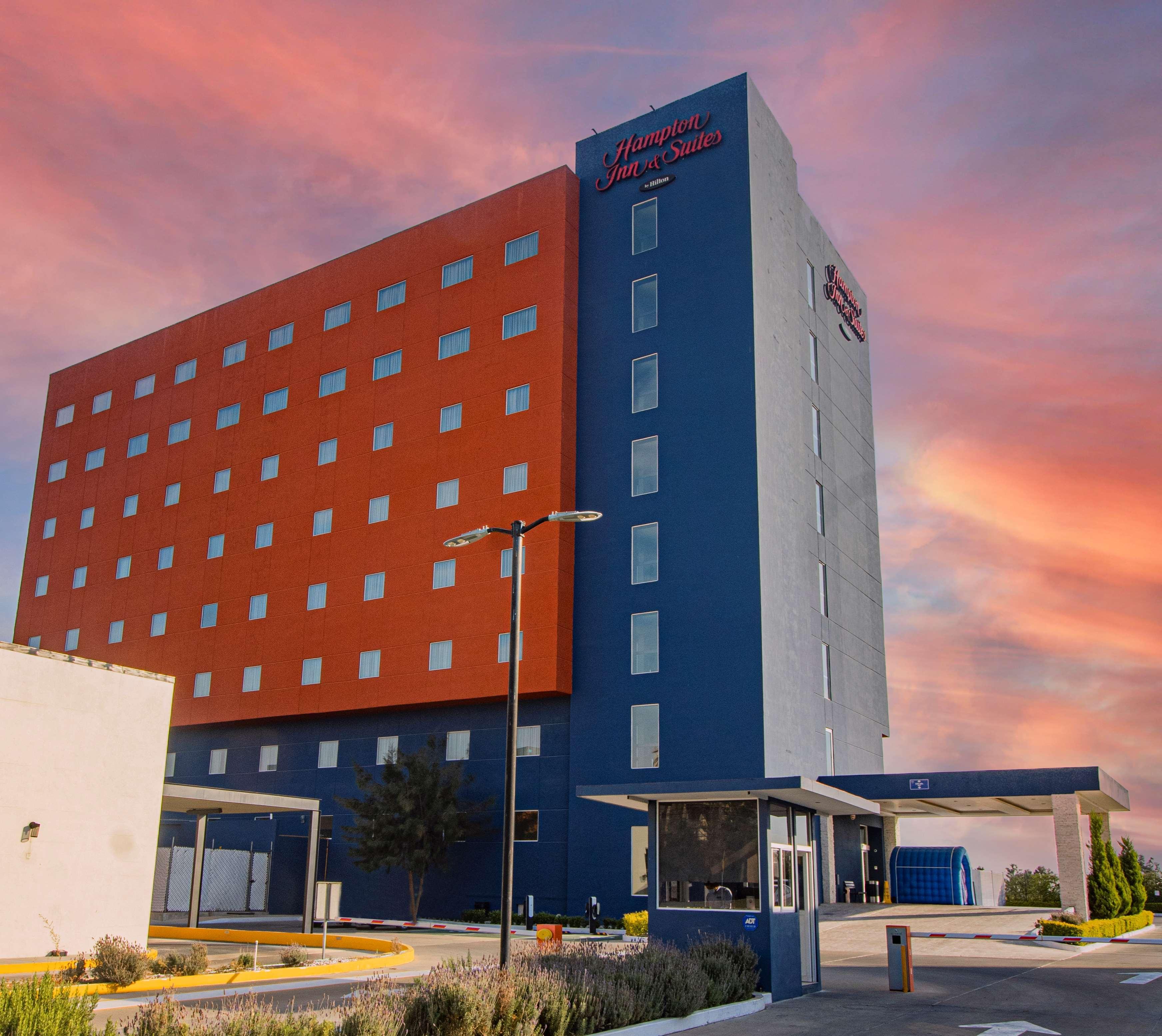 Hampton Inn&Suites by Hilton Salamanca Bajío Exterior foto