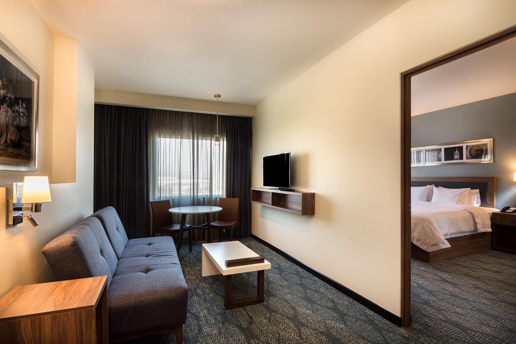 Hampton Inn&Suites by Hilton Salamanca Bajío Exterior foto
